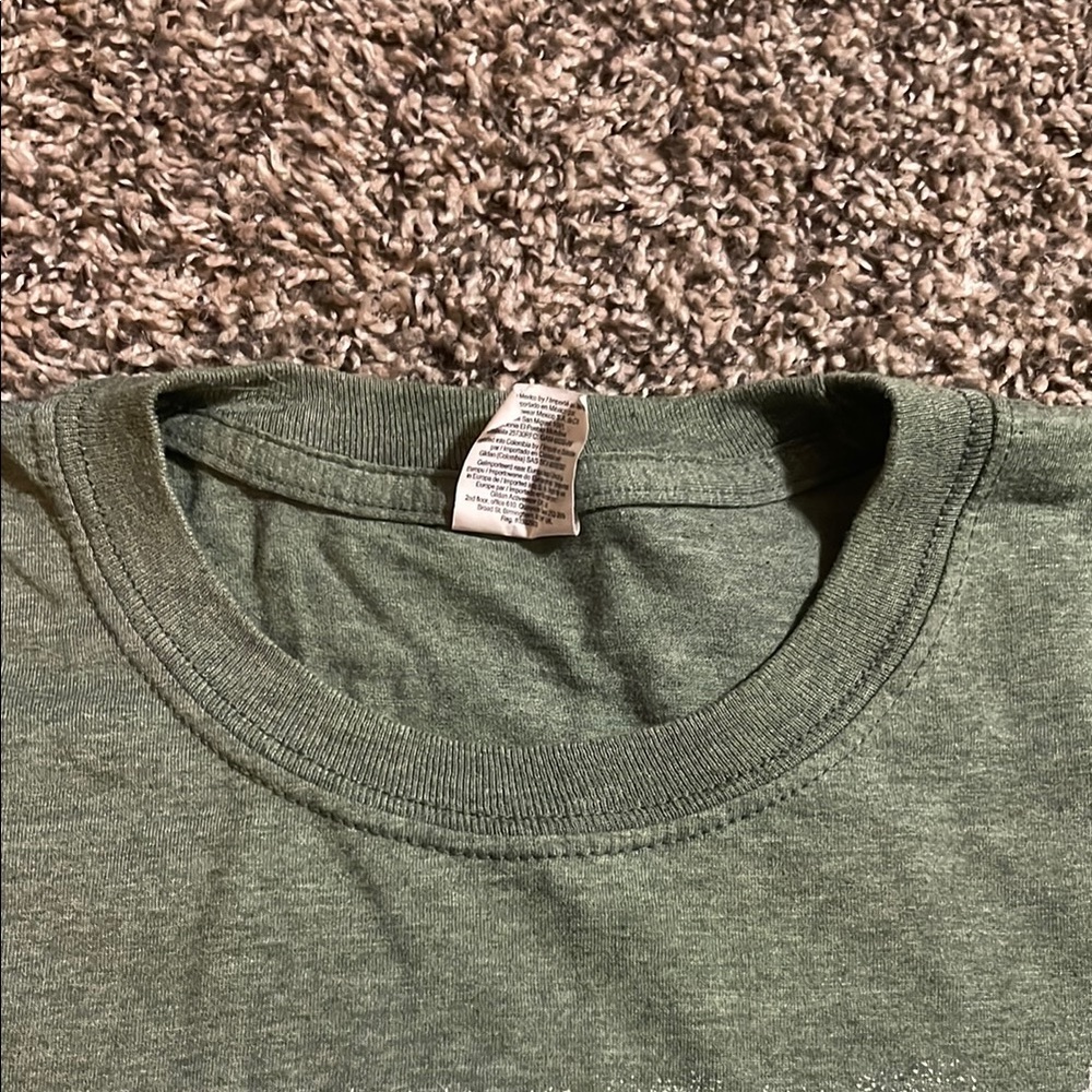 Gildan Green Short Sleeve Tee - Picture 3 of 5